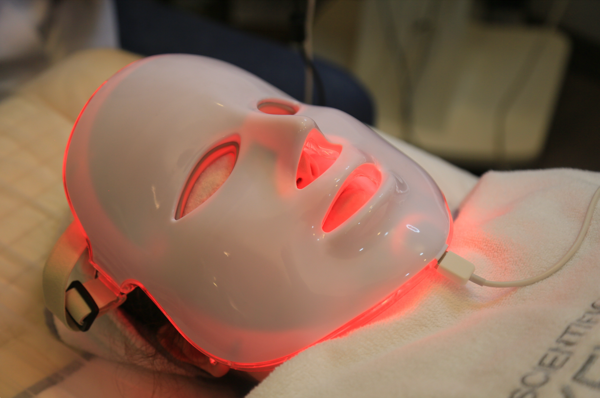Wrinkles Creeping In? Nutriskin's LED Mask to the Rescue!
